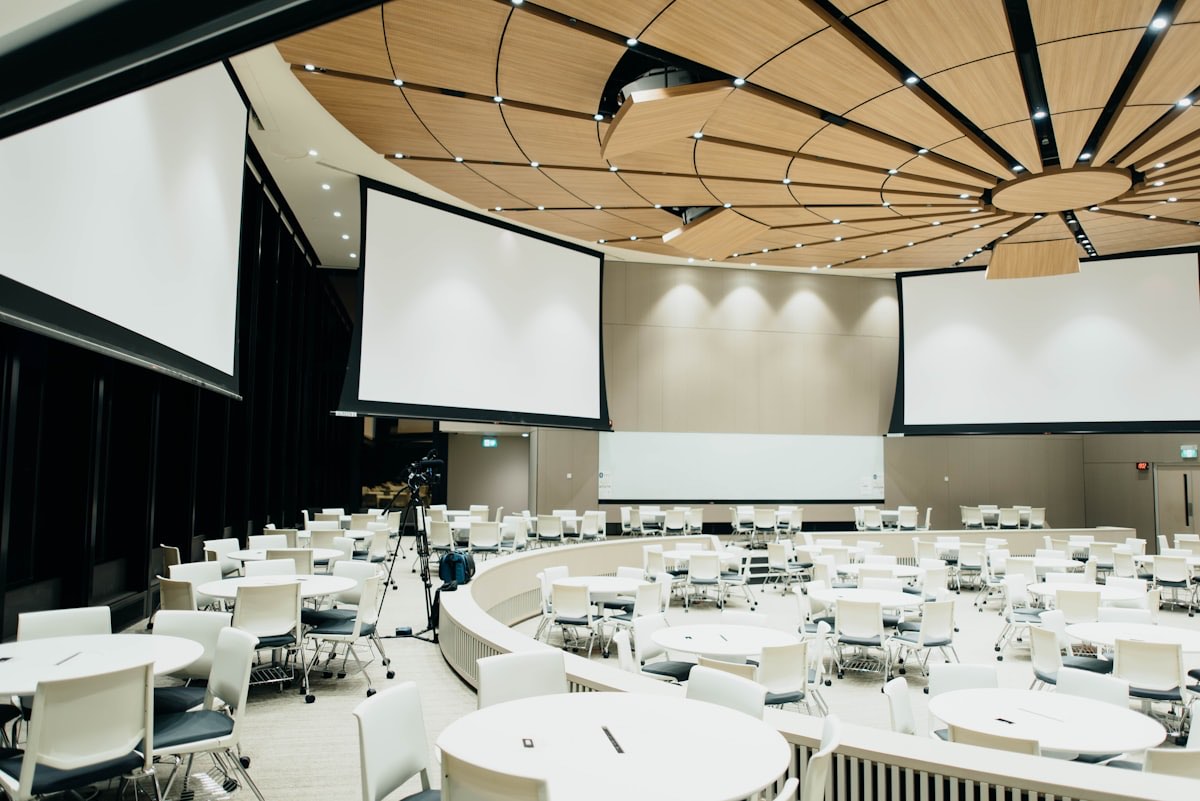 Suasana corporate event yang ditangani event organizer Jakarta
